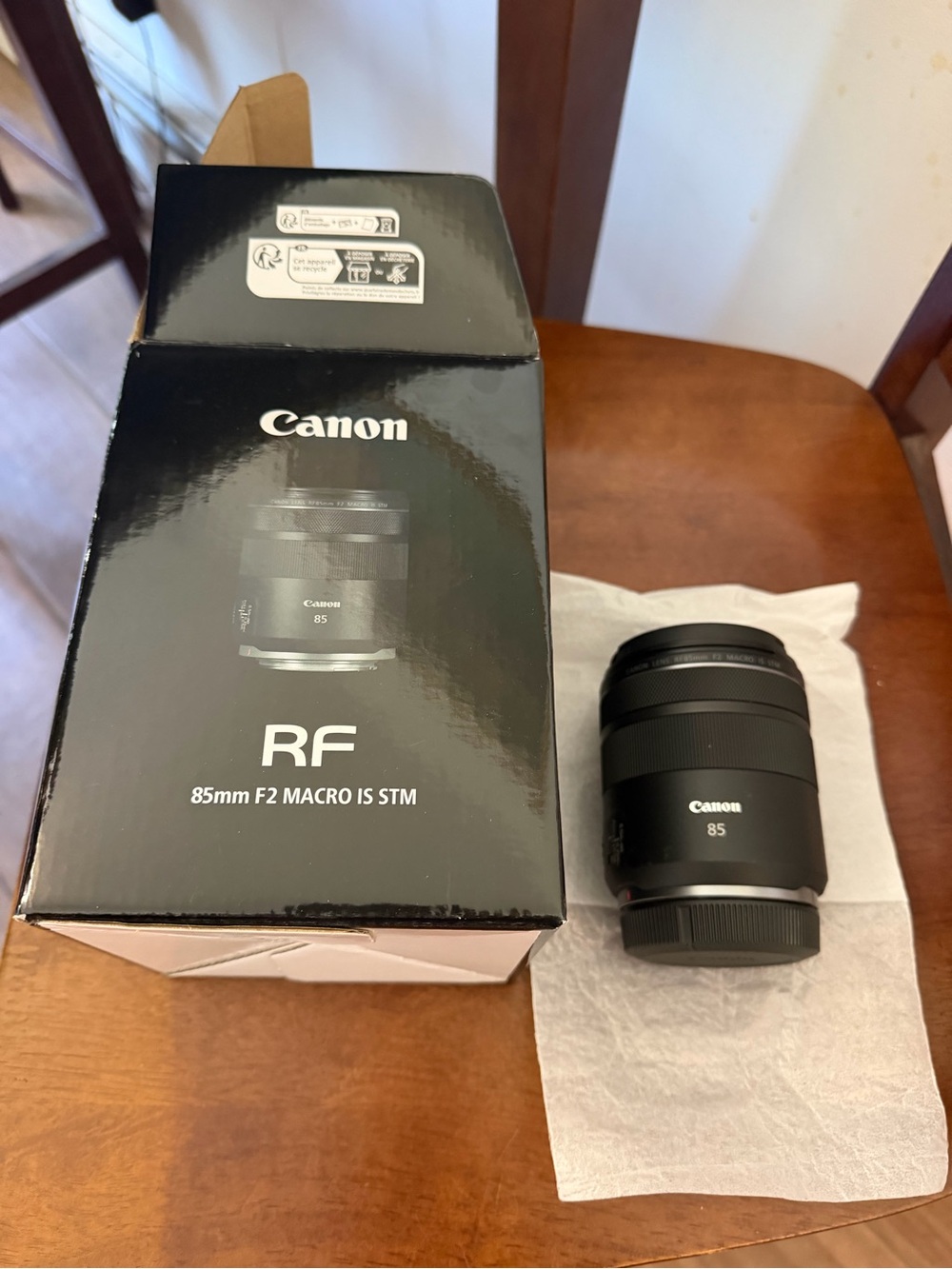 Canon RF 85mm f/2 Macro IS STM Lens - Black